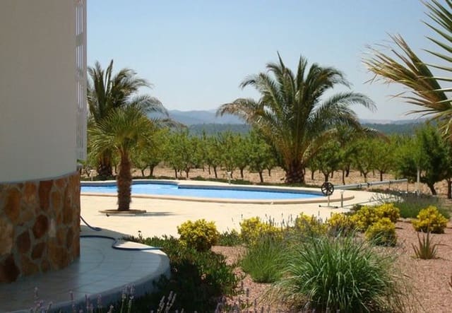 4 bedroom Villa for sale in Pinoso with pool garage - € 394,000 (Ref: 8589903)