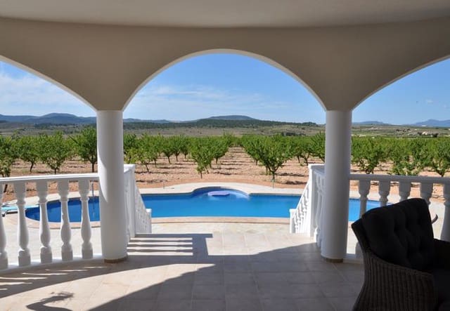 4 bedroom Villa for sale in Pinoso with pool garage - € 394,000 (Ref: 8589903)