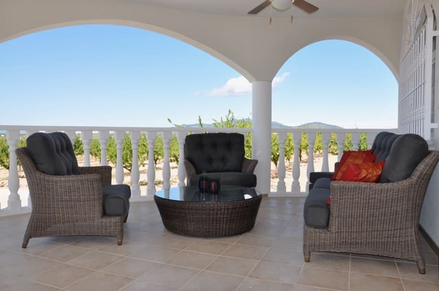 4 bedroom Villa for sale in Pinoso with pool garage - € 394,000 (Ref: 8589903)
