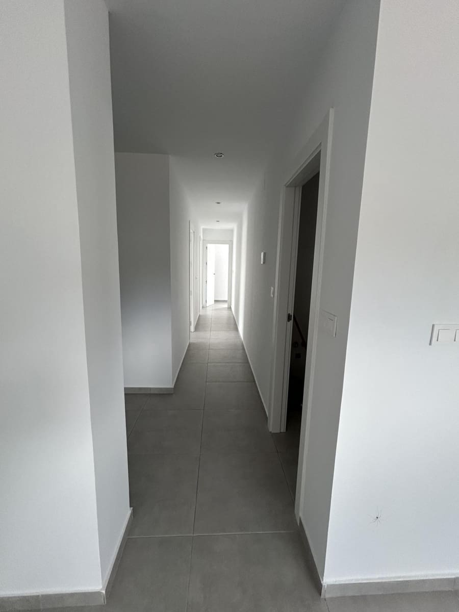 3 soveværelse Villa til salg i El Canton med swimmingpool garage - € 340.000 (Ref: 8951211)