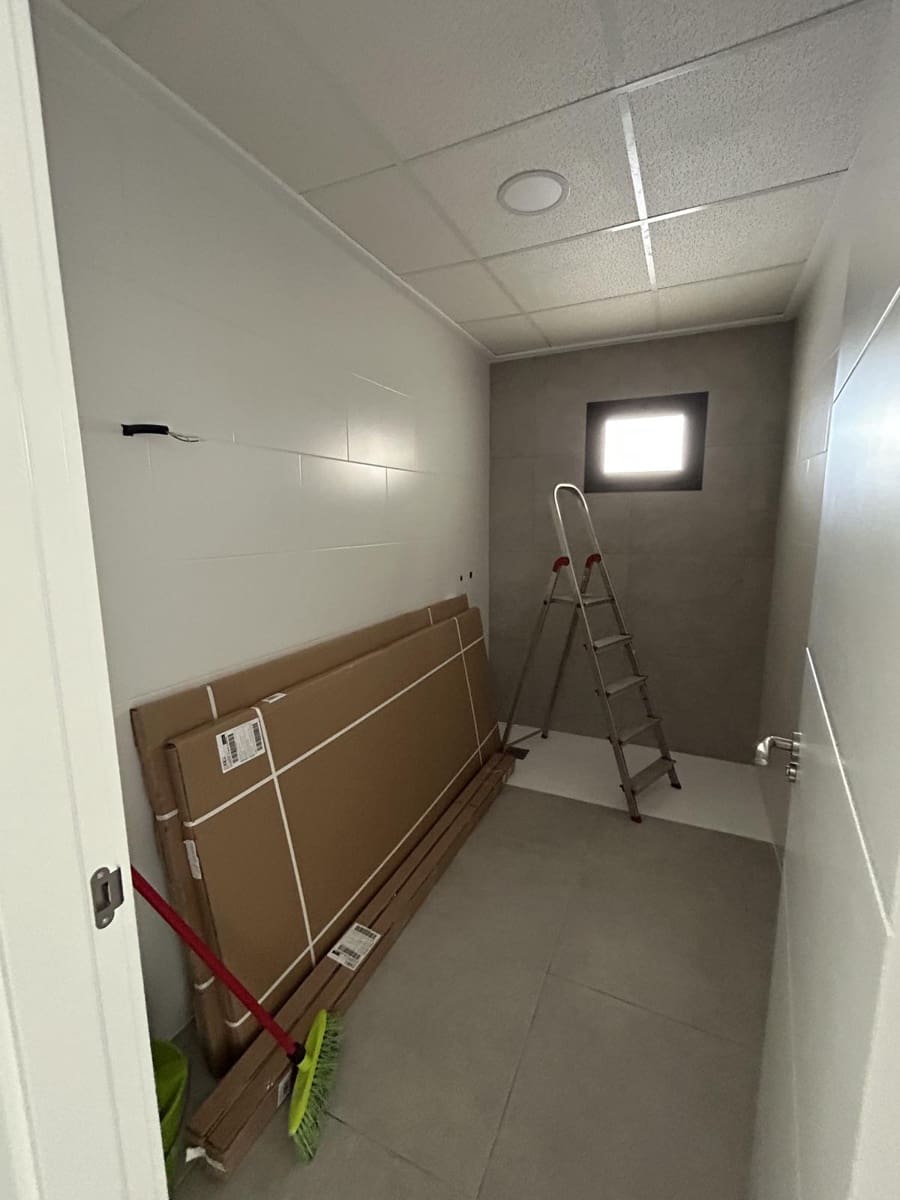 3 soveværelse Villa til salg i El Canton med swimmingpool garage - € 340.000 (Ref: 8951211)