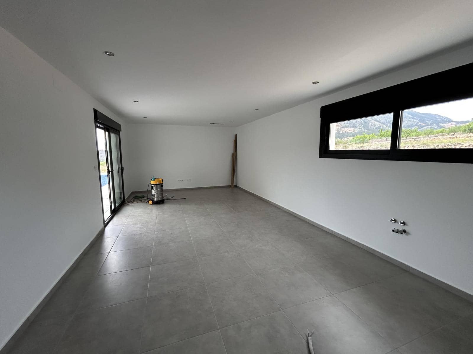 3 soveværelse Villa til salg i El Canton med swimmingpool garage - € 340.000 (Ref: 8951211)