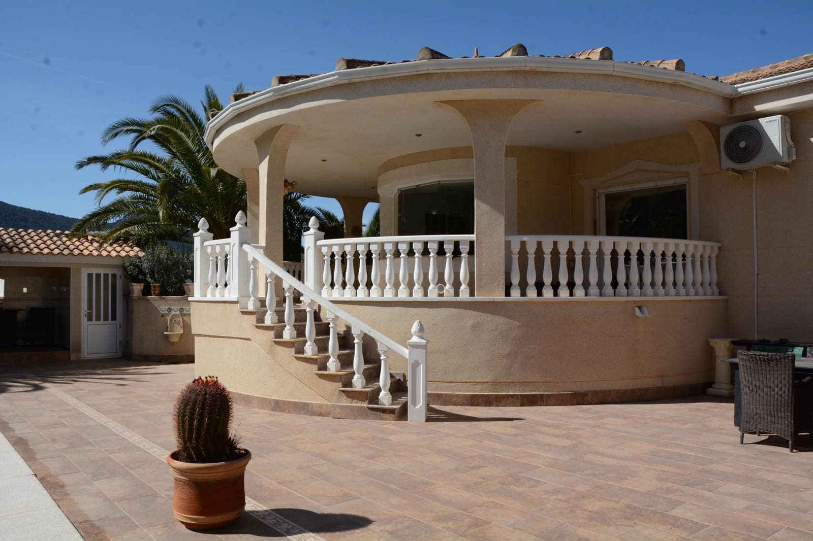 Chalet de 3 habitaciones en Hondón de las Nieves en venta con piscina garaje - 420.000 € (Ref: 9037473)