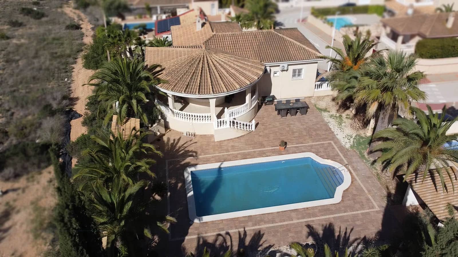 Chalet de 3 habitaciones en Hondón de las Nieves en venta con piscina garaje - 420.000 € (Ref: 9037473)