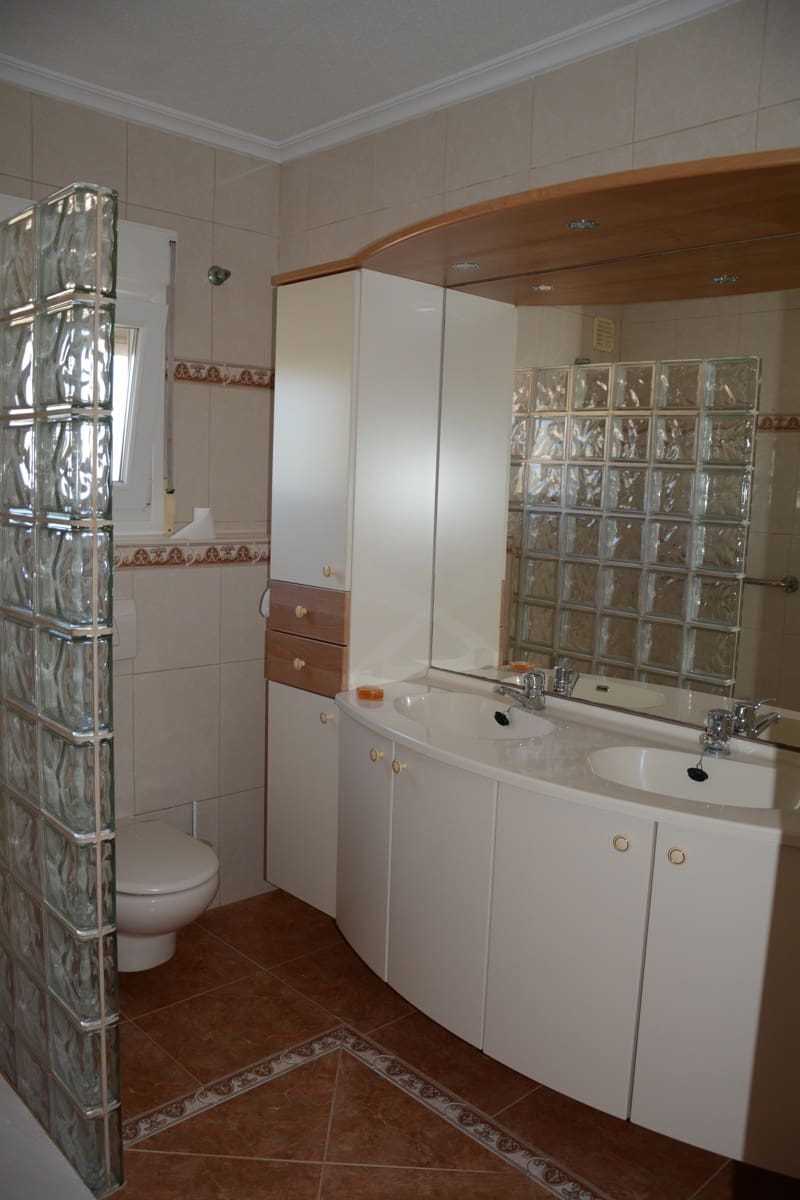 Chalet de 3 habitaciones en Hondón de las Nieves en venta con piscina garaje - 420.000 € (Ref: 9037473)