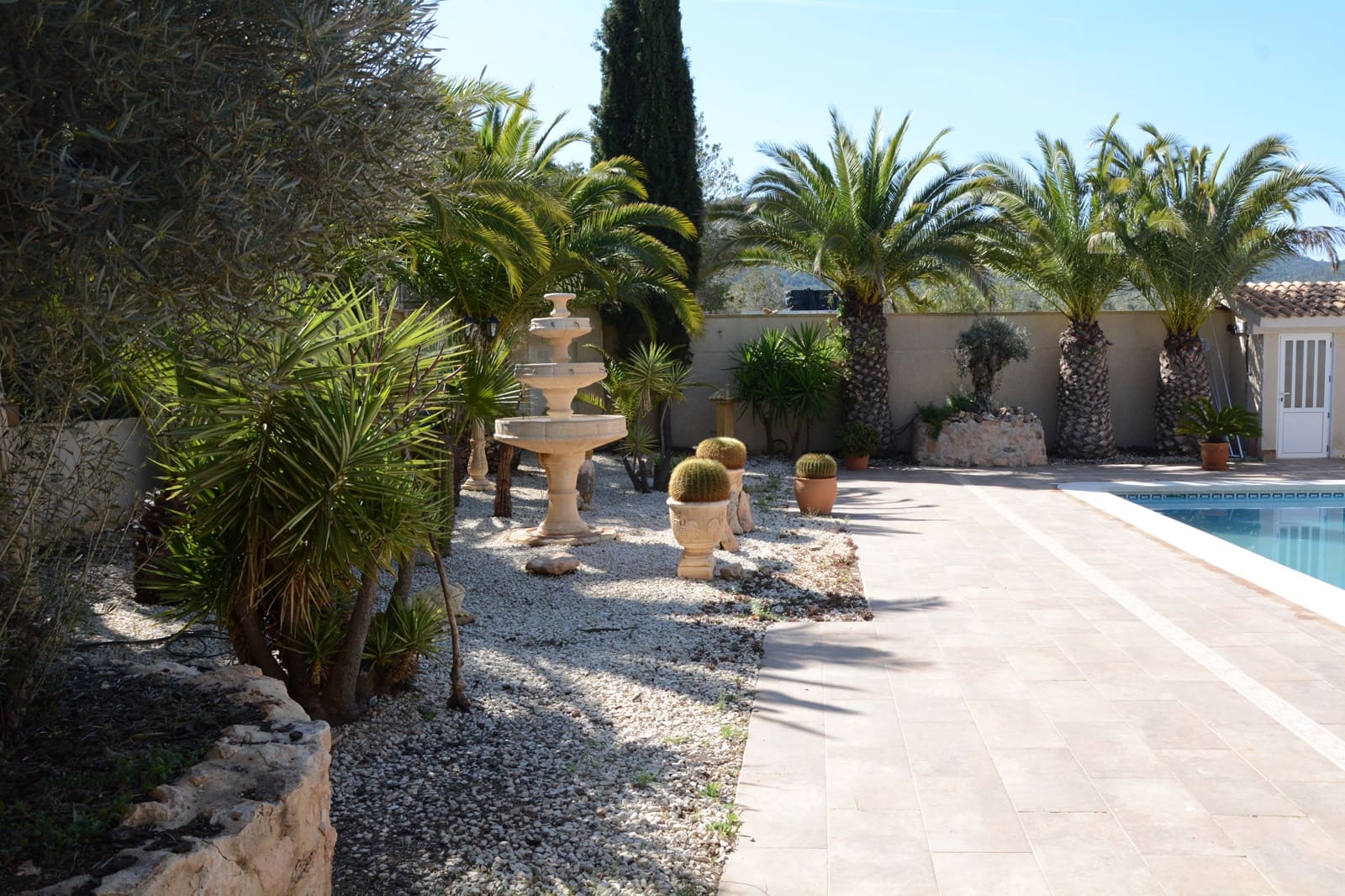 Chalet de 3 habitaciones en Hondón de las Nieves en venta con piscina garaje - 420.000 € (Ref: 9037473)