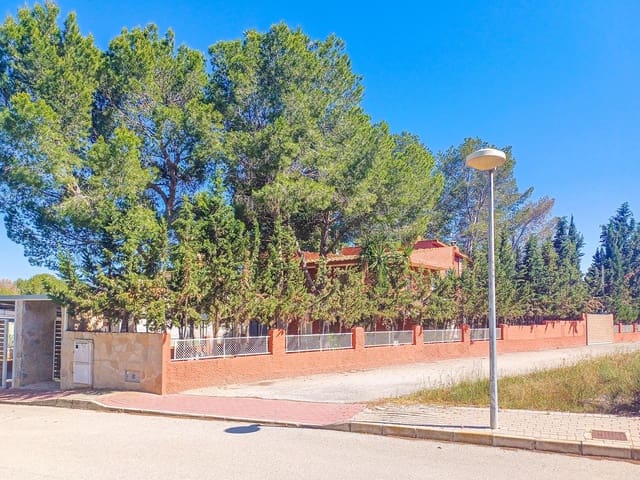 7 bedroom Villa for sale in Fortuna with garage - € 185,000 (Ref: 9111318)