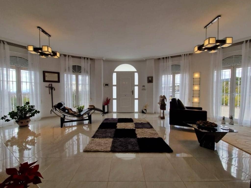 4 slaapkamer Villa te koop in Pinoso met zwembad garage - € 475.000 (Ref: 9131117)