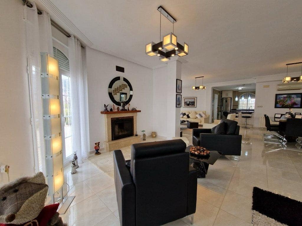 4 slaapkamer Villa te koop in Pinoso met zwembad garage - € 475.000 (Ref: 9131117)