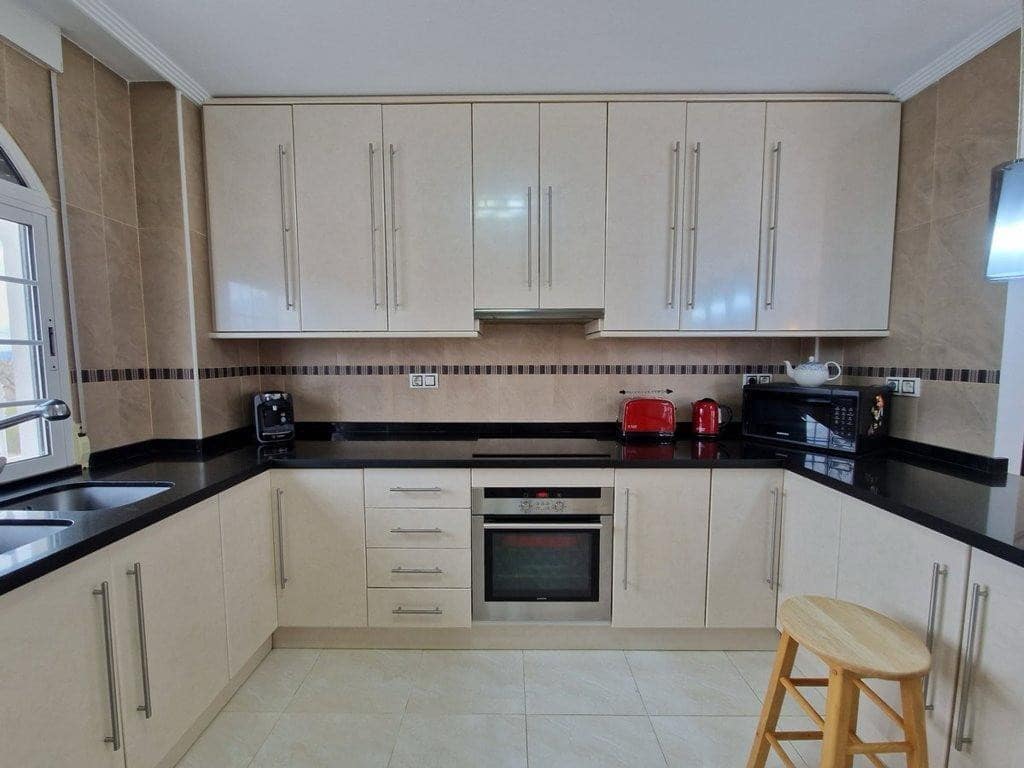 4 slaapkamer Villa te koop in Pinoso met zwembad garage - € 475.000 (Ref: 9131117)