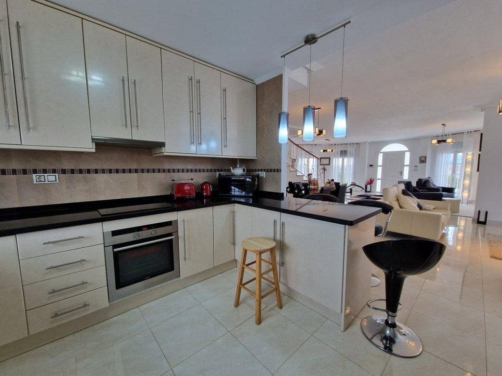 4 slaapkamer Villa te koop in Pinoso met zwembad garage - € 475.000 (Ref: 9131117)