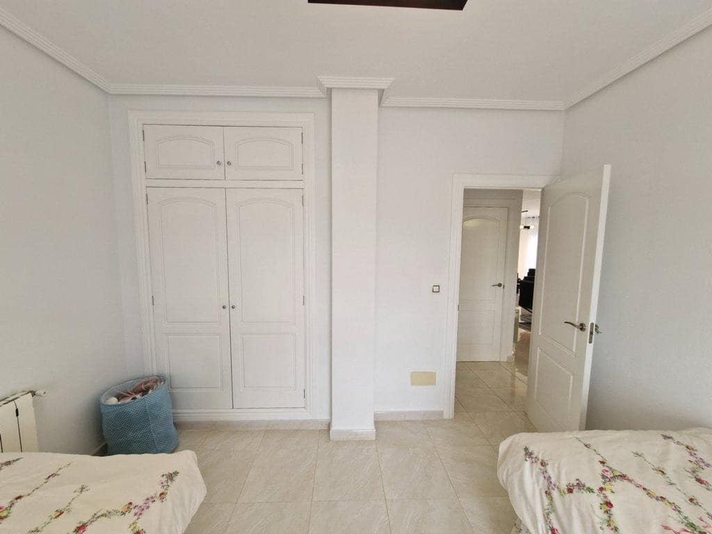 4 slaapkamer Villa te koop in Pinoso met zwembad garage - € 475.000 (Ref: 9131117)