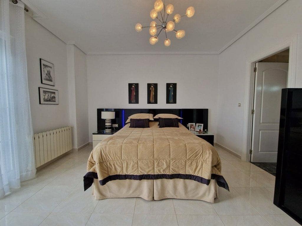 4 slaapkamer Villa te koop in Pinoso met zwembad garage - € 475.000 (Ref: 9131117)