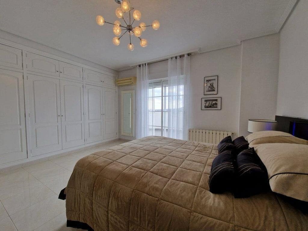 4 slaapkamer Villa te koop in Pinoso met zwembad garage - € 475.000 (Ref: 9131117)