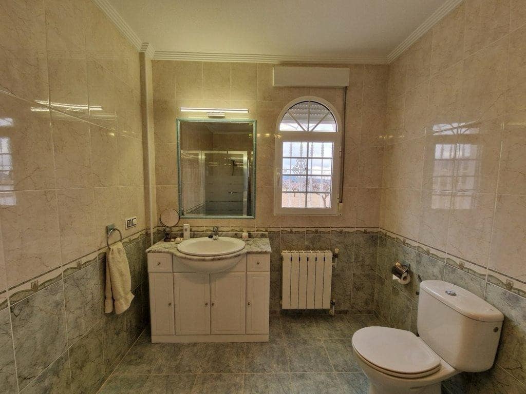 4 slaapkamer Villa te koop in Pinoso met zwembad garage - € 475.000 (Ref: 9131117)