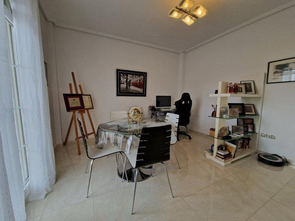 4 slaapkamer Villa te koop in Pinoso met zwembad garage - € 475.000 (Ref: 9131117)