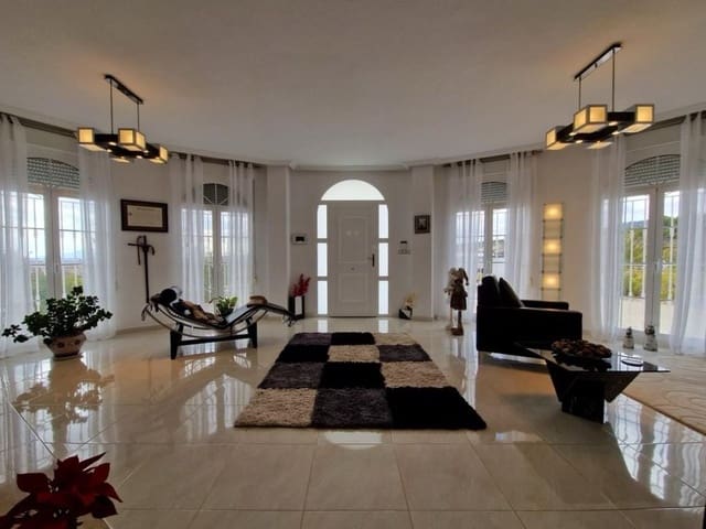 4 slaapkamer Villa te koop in Pinoso met zwembad garage - € 475.000 (Ref: 9131117)