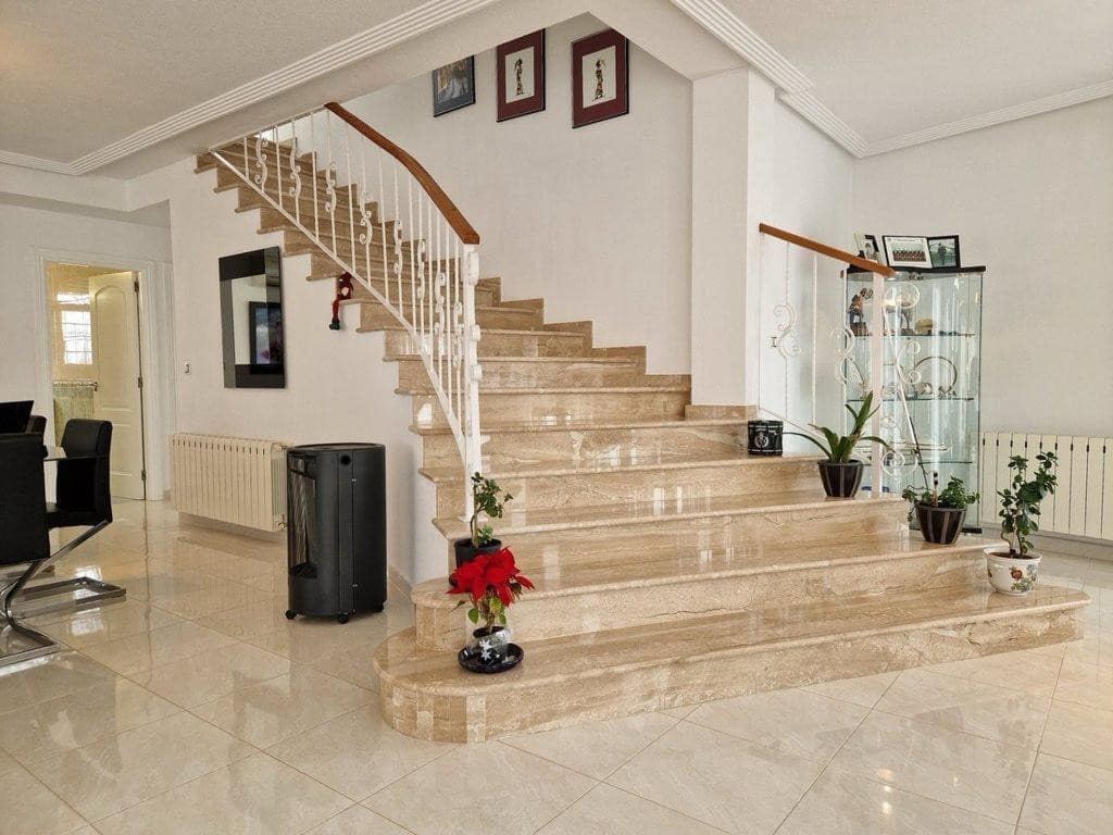 4 slaapkamer Villa te koop in Pinoso met zwembad garage - € 475.000 (Ref: 9131117)