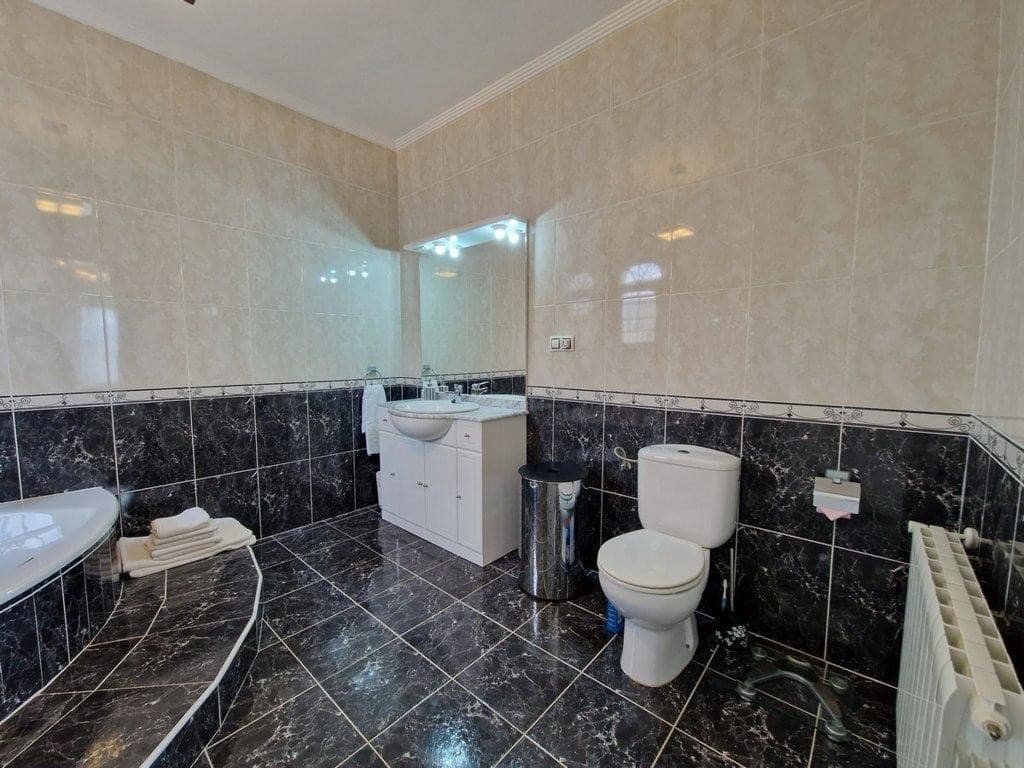 4 slaapkamer Villa te koop in Pinoso met zwembad garage - € 475.000 (Ref: 9131117)