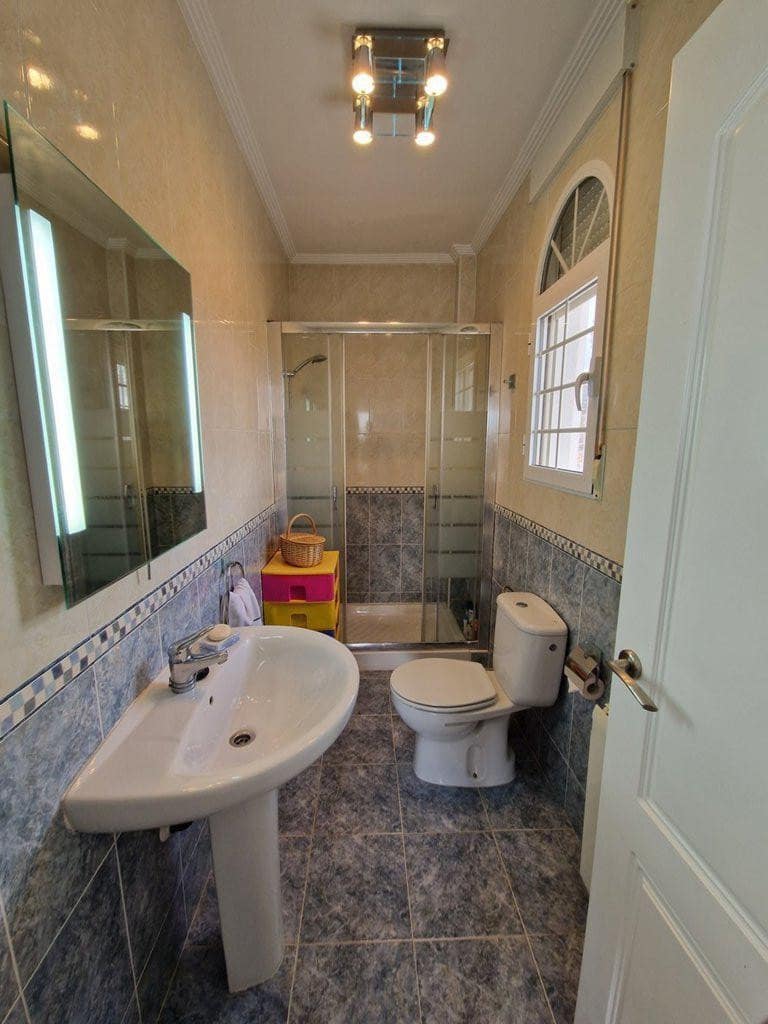 4 slaapkamer Villa te koop in Pinoso met zwembad garage - € 475.000 (Ref: 9131117)