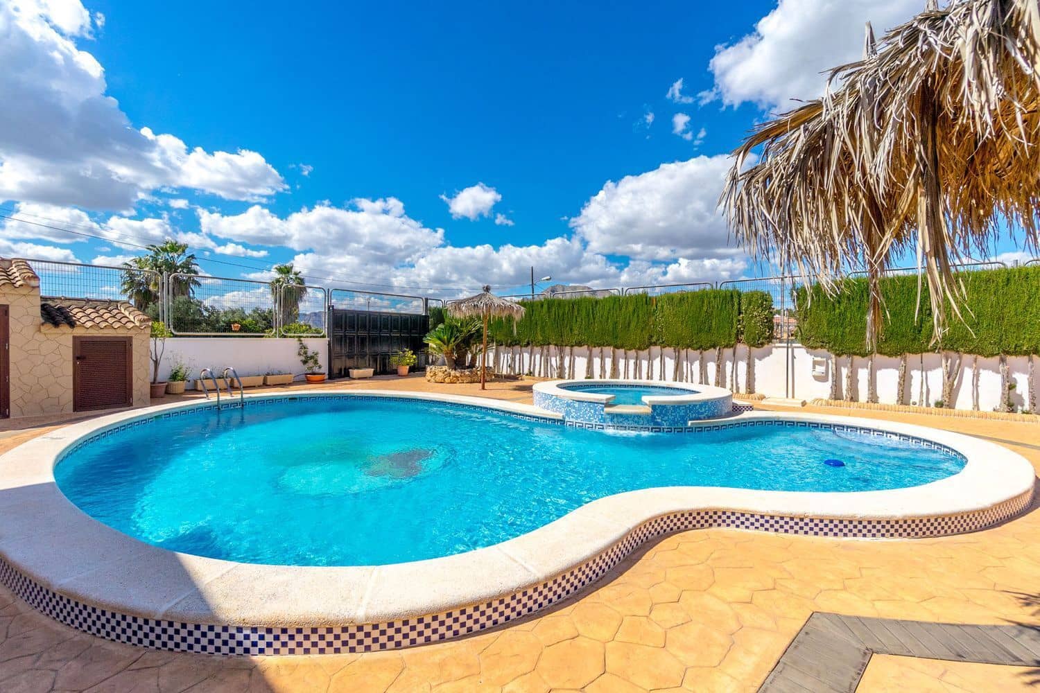 4 bedroom Villa for sale in Rafal with pool garage - € 697,998 (Ref: 9150612)