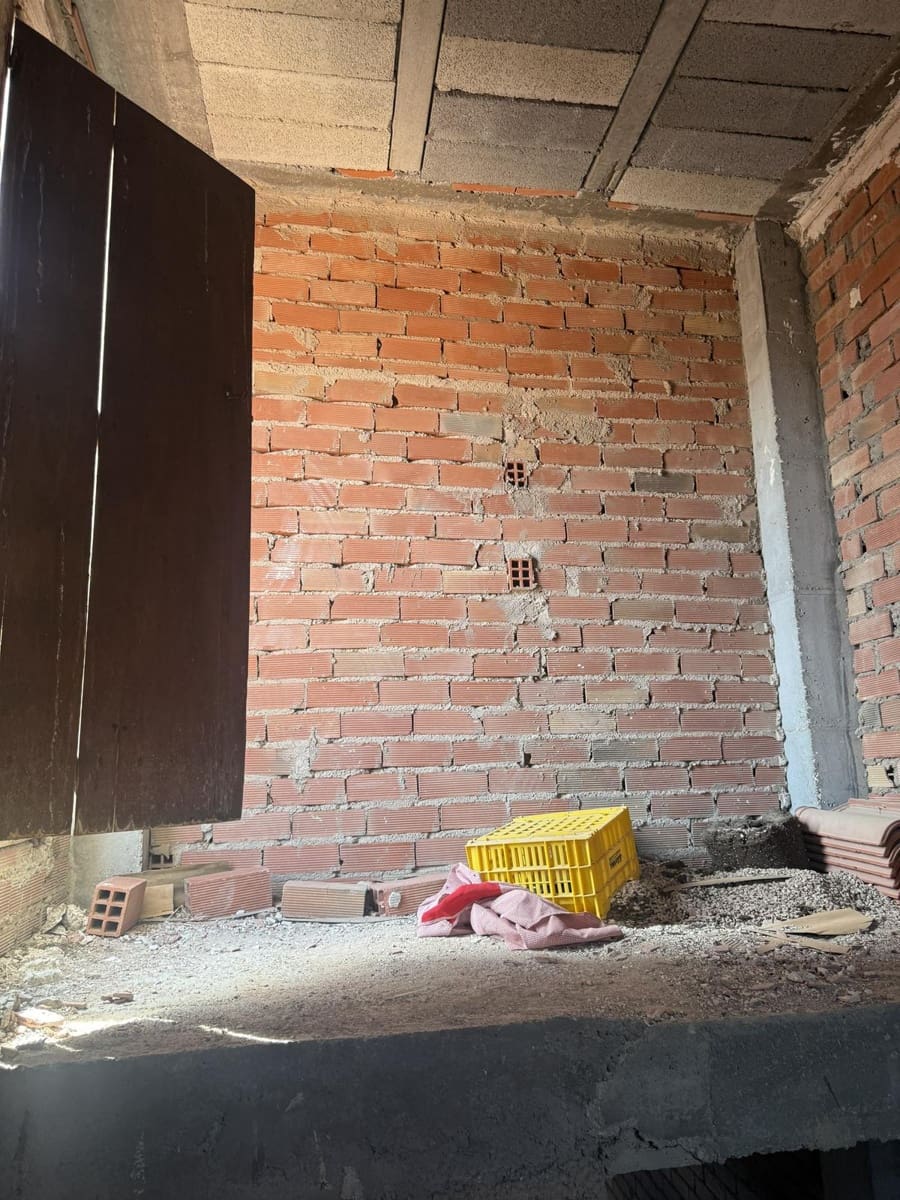 2 soveværelse Byhus til salg i La Romana med garage - € 90.000 (Ref: 9237777)