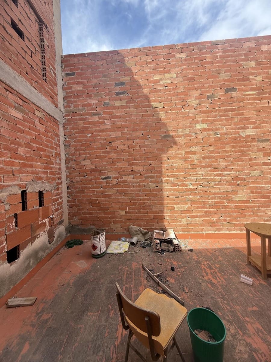 2 soveværelse Byhus til salg i La Romana med garage - € 90.000 (Ref: 9237777)