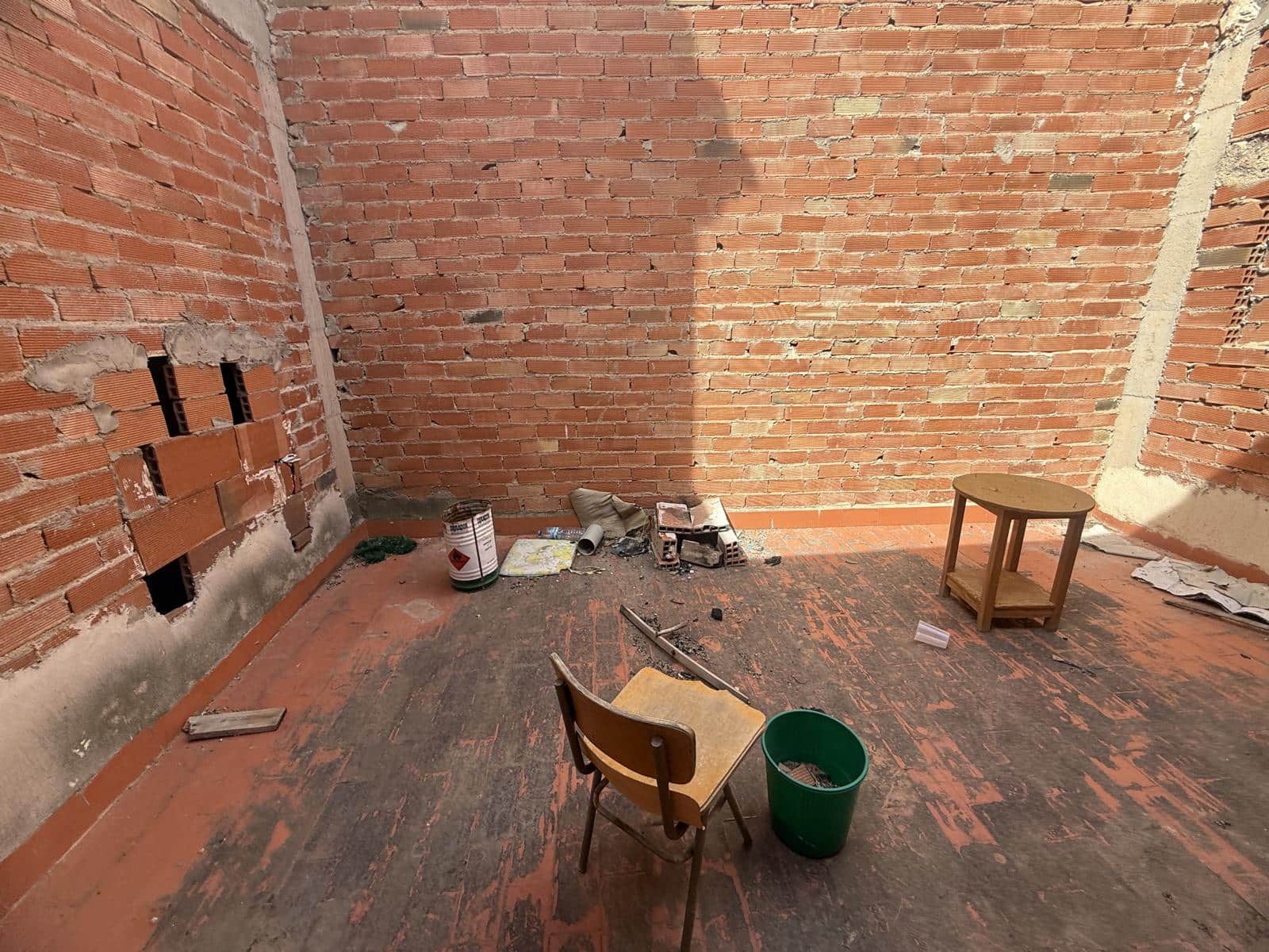 2 soveværelse Byhus til salg i La Romana med garage - € 90.000 (Ref: 9237777)