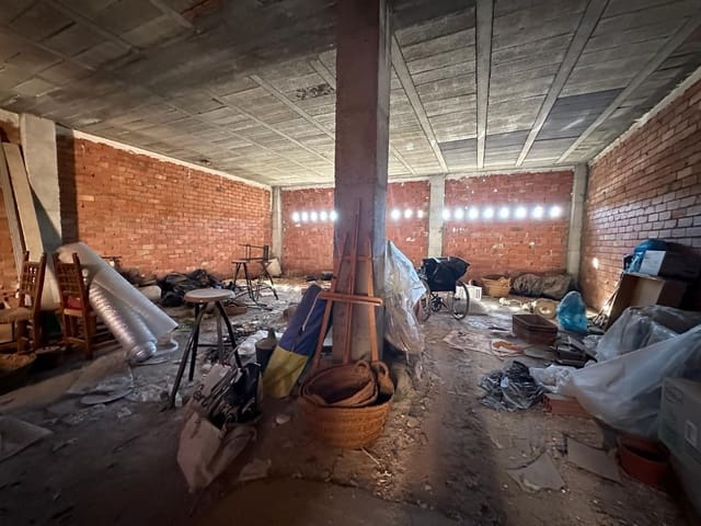 2 soveværelse Byhus til salg i La Romana med garage - € 90.000 (Ref: 9237777)