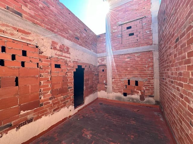 2 soveværelse Byhus til salg i La Romana med garage - € 90.000 (Ref: 9237777)