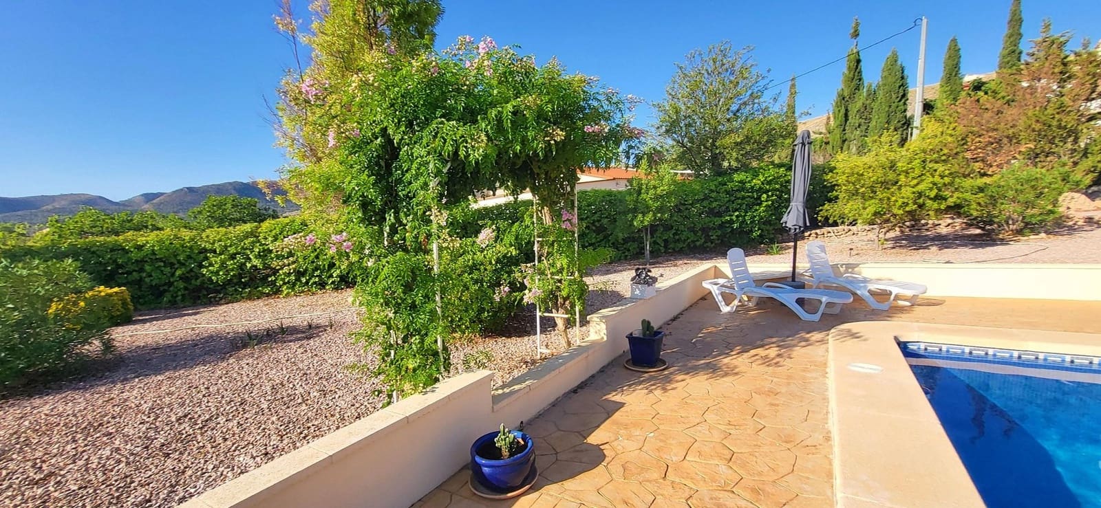 3 soveværelse Finca/Landehus til salg i La Romana med swimmingpool garage - € 329.999 (Ref: 9265089)