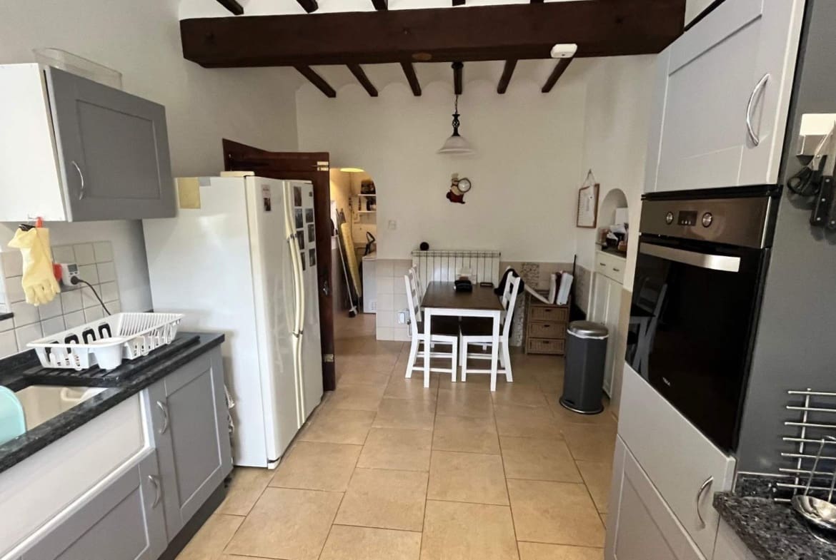 5 makuuhuone Maalaistalo myytävänä paikassa Abanilla mukana uima-altaan 
autotalli - 265 000 € (Ref: 9307074)