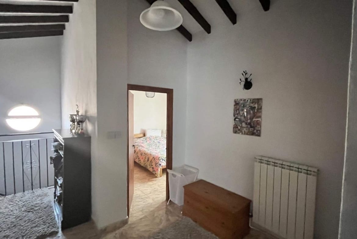 5 makuuhuone Maalaistalo myytävänä paikassa Abanilla mukana uima-altaan 
autotalli - 265 000 € (Ref: 9307074)