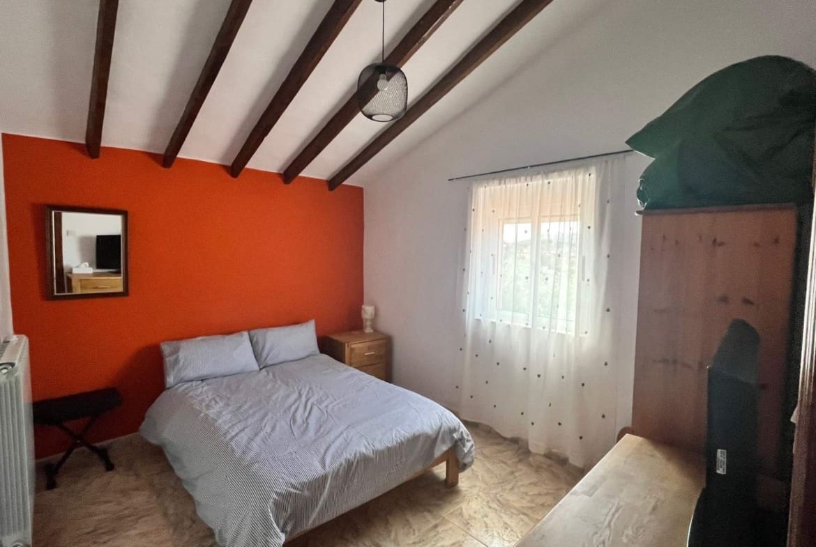 5 makuuhuone Maalaistalo myytävänä paikassa Abanilla mukana uima-altaan 
autotalli - 265 000 € (Ref: 9307074)