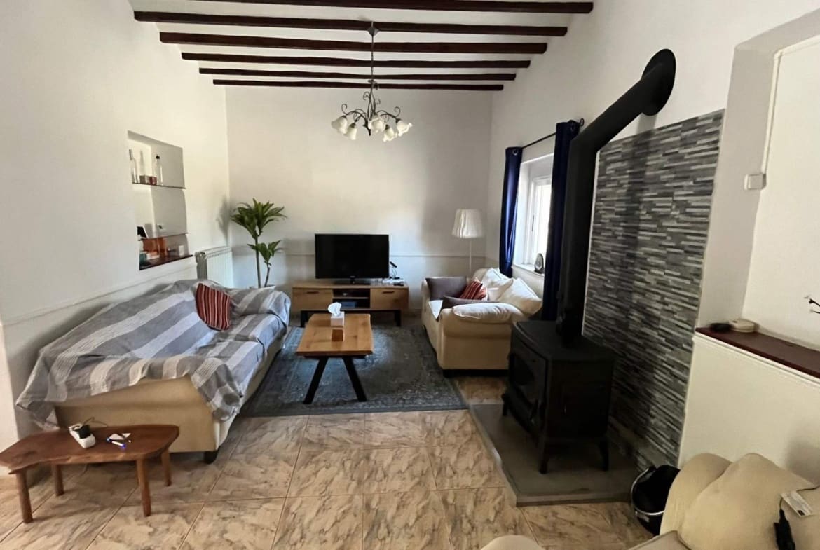 5 makuuhuone Maalaistalo myytävänä paikassa Abanilla mukana uima-altaan 
autotalli - 265 000 € (Ref: 9307074)