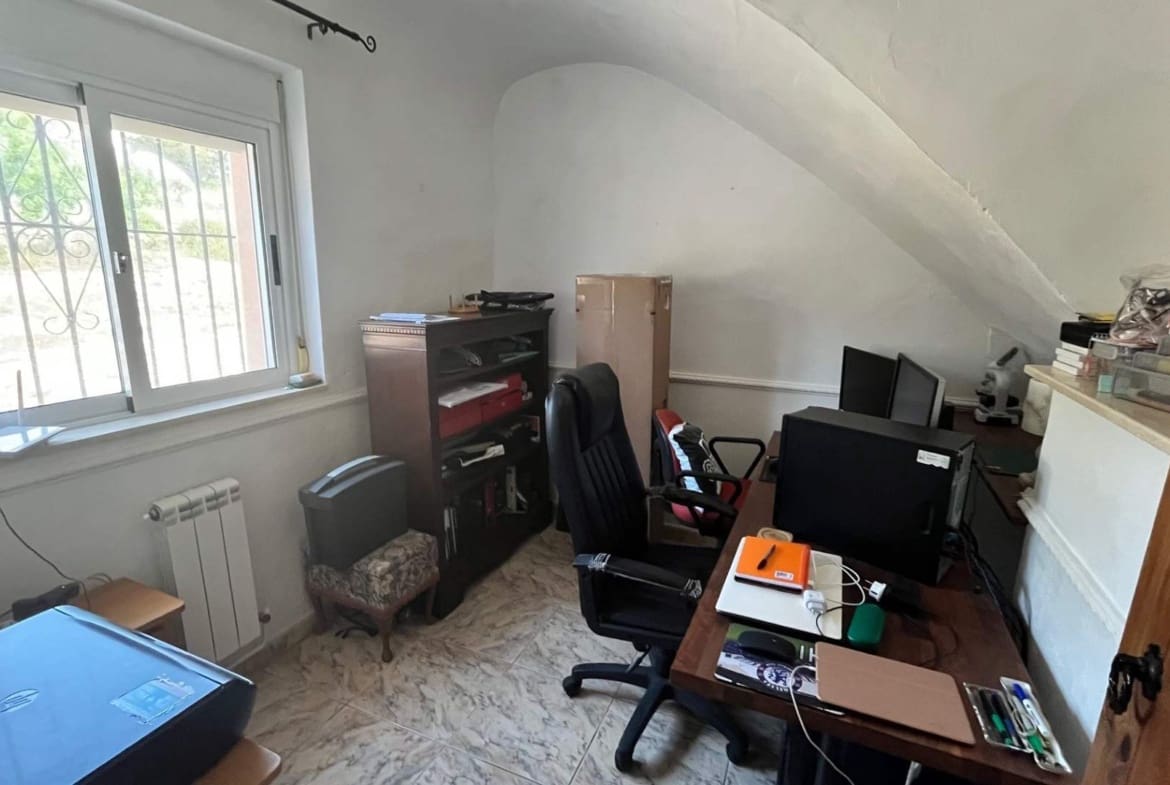 5 makuuhuone Maalaistalo myytävänä paikassa Abanilla mukana uima-altaan 
autotalli - 265 000 € (Ref: 9307074)