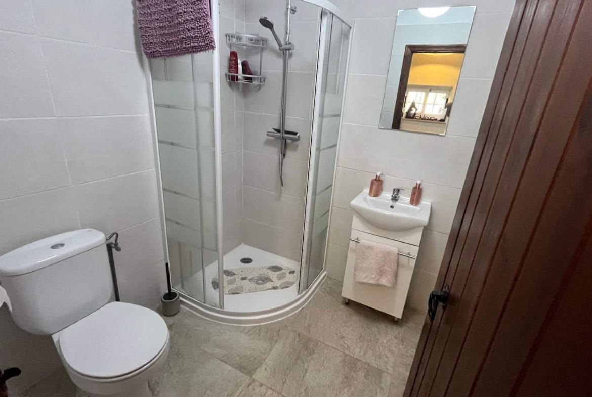 5 makuuhuone Maalaistalo myytävänä paikassa Abanilla mukana uima-altaan 
autotalli - 265 000 € (Ref: 9307074)