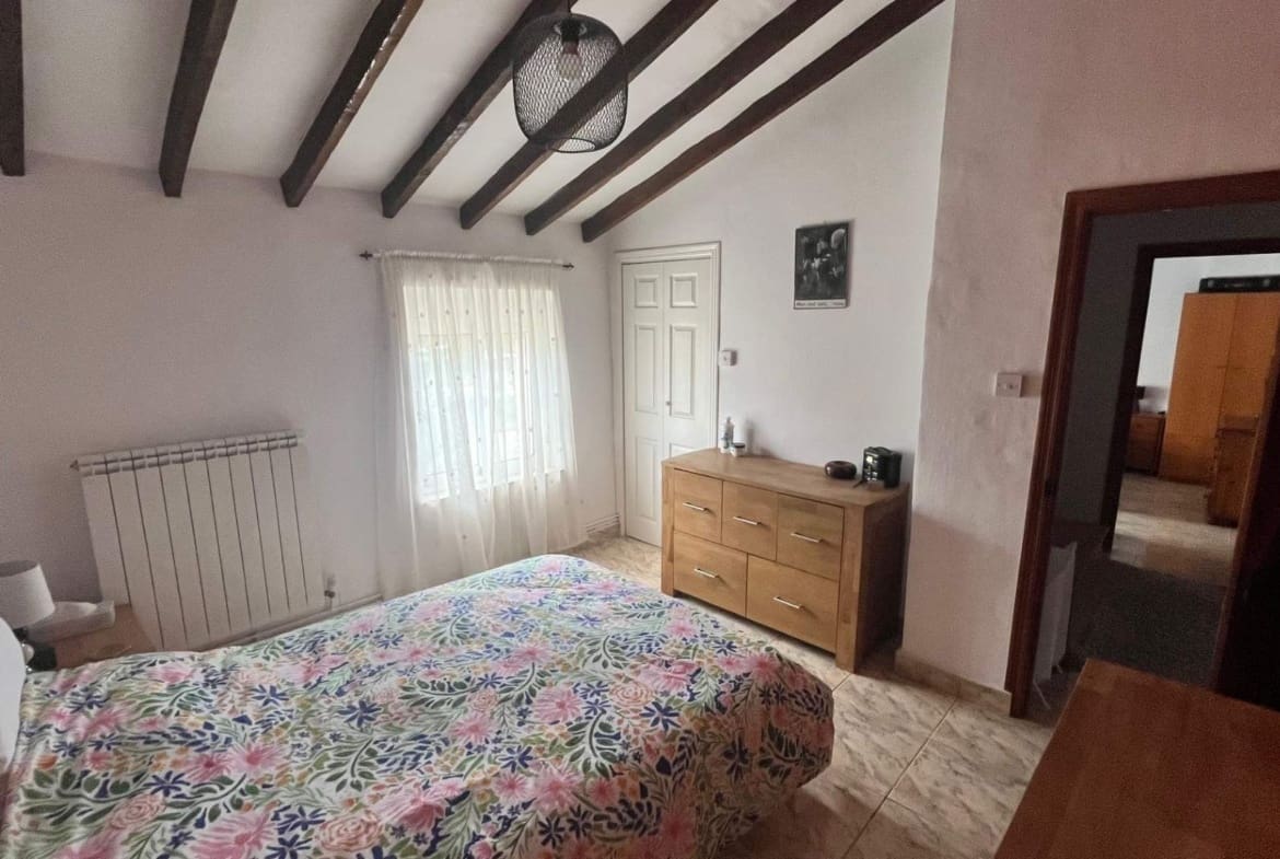 5 makuuhuone Maalaistalo myytävänä paikassa Abanilla mukana uima-altaan 
autotalli - 265 000 € (Ref: 9307074)