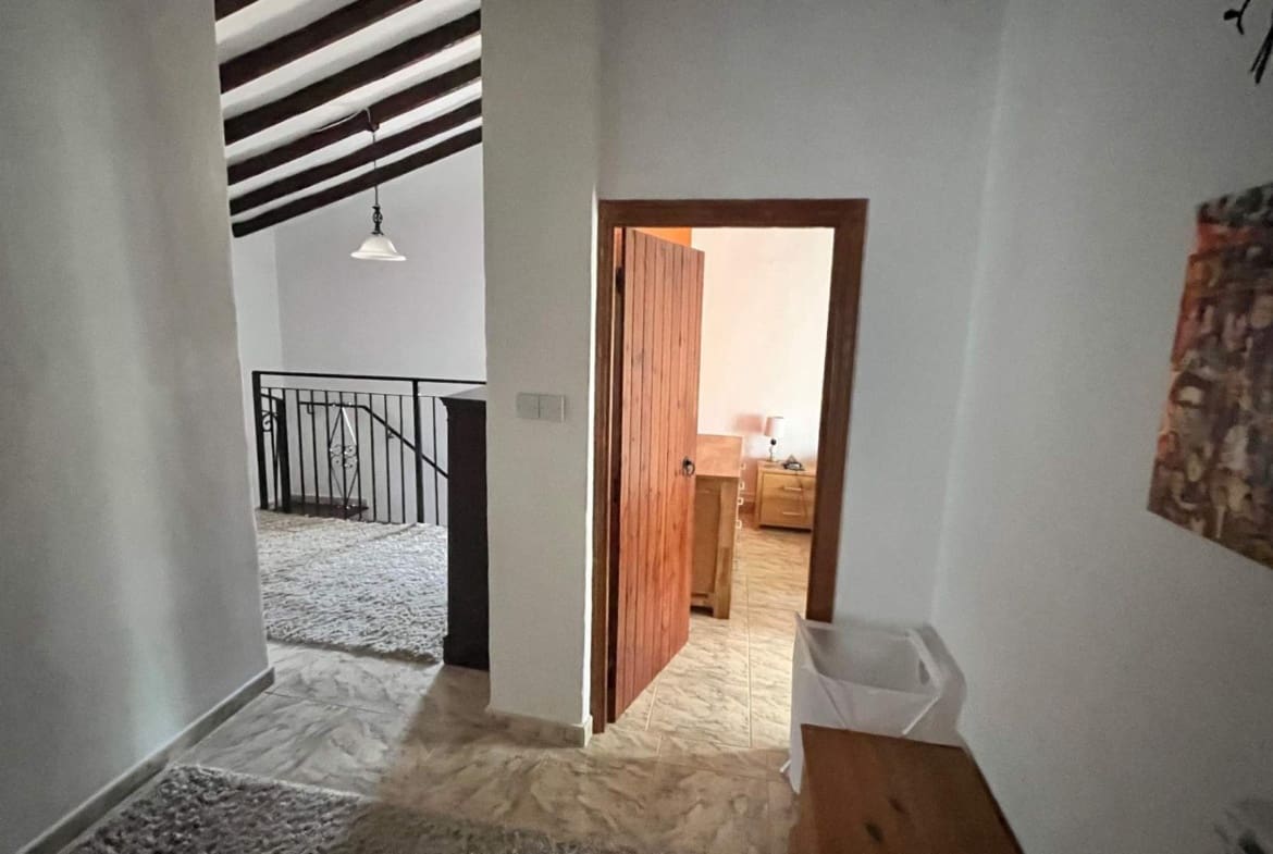 5 makuuhuone Maalaistalo myytävänä paikassa Abanilla mukana uima-altaan 
autotalli - 265 000 € (Ref: 9307074)