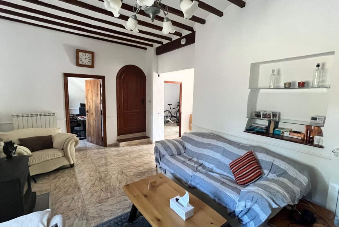 5 makuuhuone Maalaistalo myytävänä paikassa Abanilla mukana uima-altaan 
autotalli - 265 000 € (Ref: 9307074)