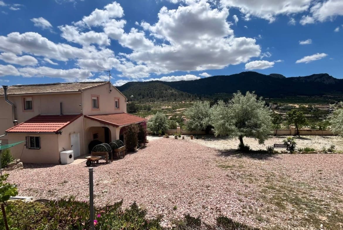 5 makuuhuone Maalaistalo myytävänä paikassa Abanilla mukana uima-altaan 
autotalli - 265 000 € (Ref: 9307074)