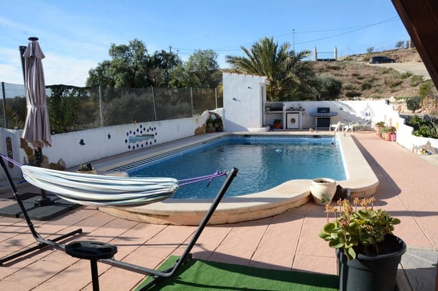 3 makuuhuone Huvila myytävänä paikassa Abanilla mukana uima-altaan 
autotalli - 349 000 € (Ref: 9498013)