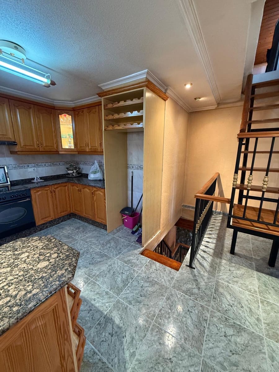 4 Zimmer Villa zu verkaufen in La Romana mit Pool Garage - 320.000 € (Ref: 9743020)