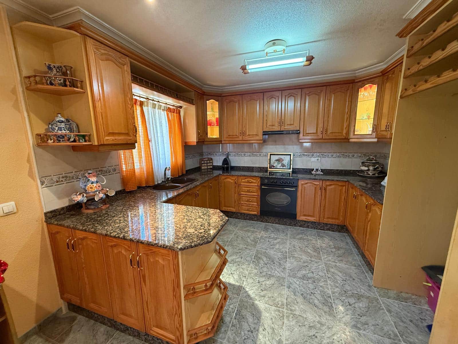 4 Zimmer Villa zu verkaufen in La Romana mit Pool Garage - 320.000 € (Ref: 9743020)