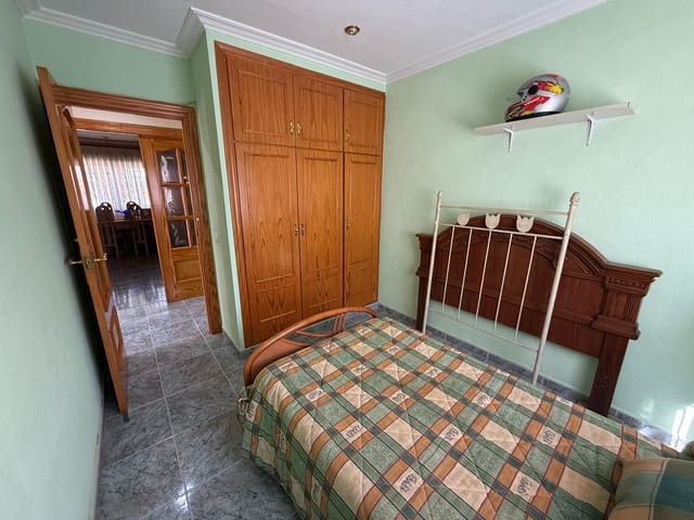 4 Zimmer Villa zu verkaufen in La Romana mit Pool Garage - 320.000 € (Ref: 9743020)