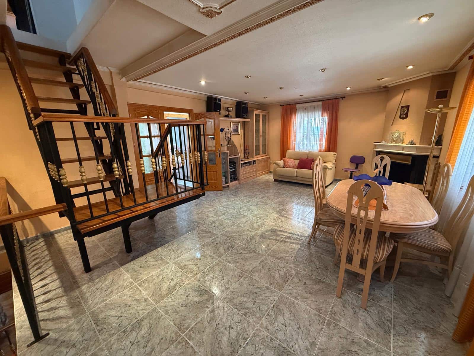 4 Zimmer Villa zu verkaufen in La Romana mit Pool Garage - 320.000 € (Ref: 9743020)