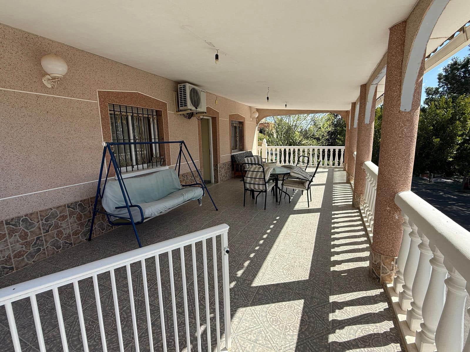 4 Zimmer Villa zu verkaufen in La Romana mit Pool Garage - 320.000 € (Ref: 9743020)