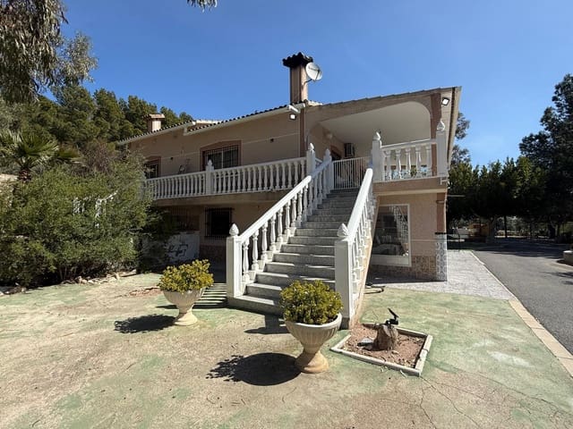 4 Zimmer Villa zu verkaufen in La Romana mit Pool Garage - 320.000 € (Ref: 9743020)