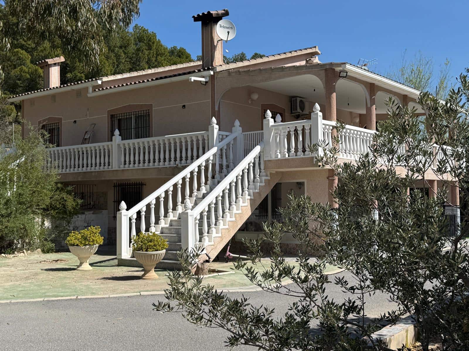 4 Zimmer Villa zu verkaufen in La Romana mit Pool Garage - 320.000 € (Ref: 9743020)