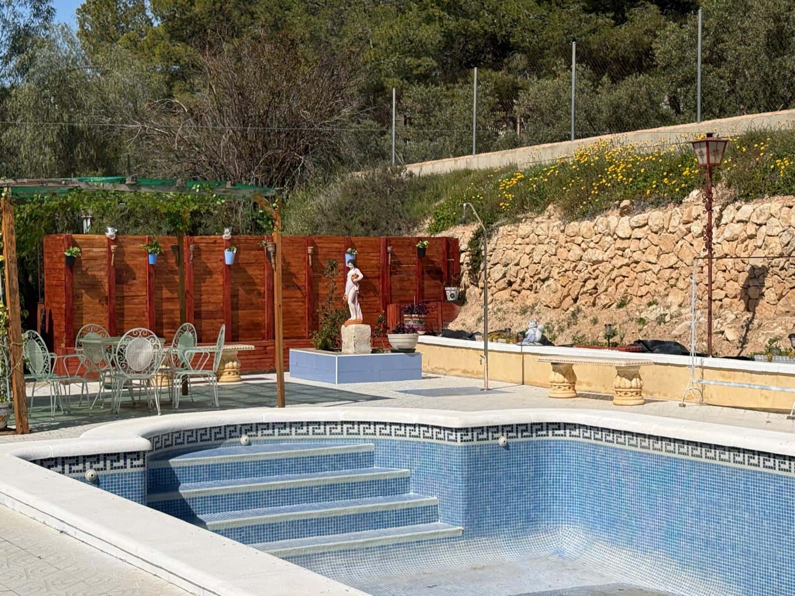 4 Zimmer Villa zu verkaufen in La Romana mit Pool Garage - 320.000 € (Ref: 9743020)